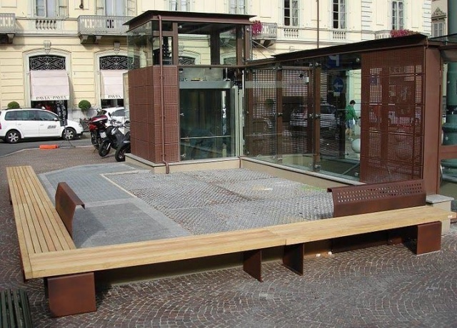 euroform w - arredo urbano - panchina robusta in legno e metallo di alta qualità per aree urbane - seduta in legno per esterni - arredo urbano di design di alta qualità