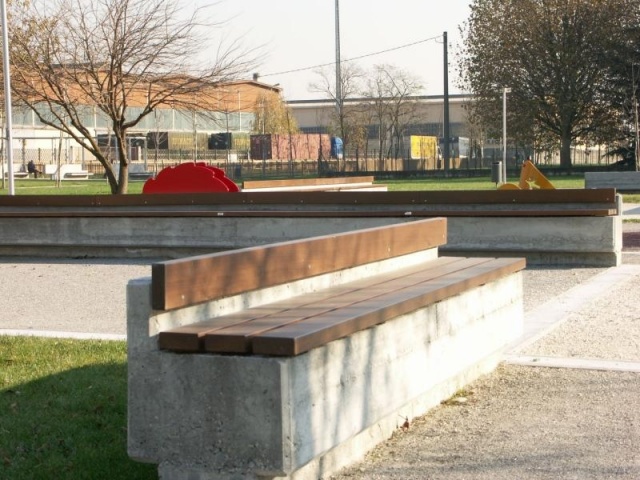 euroform w - arredo urbano - panchina robusta in legno di alta qualità per aree urbane - seduta minimalista in legno per esterni - arredo urbano di design di alta qualità - panchina in legno Block 99
