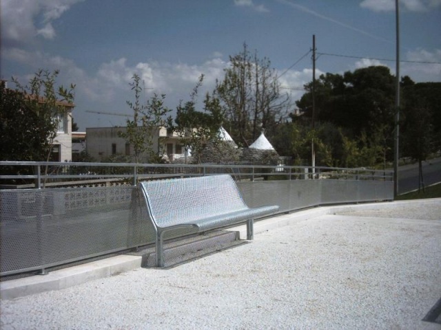 euroform w - arredo urbano - panchina robusta in acciaio inox di alta qualità per aree urbane - seduta minimalista in acciaio inox per esterni - arredo urbano di design di alta qualità