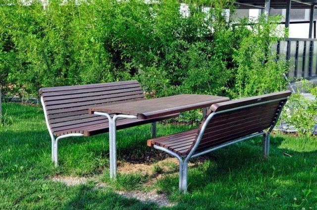 euroform w - Arredo urbano - Panchina e tavolo in legno duro per parco pubblico - Tavolo da parco con panchine per esterni - Contour Tavolo in legno duro per spazio pubblico