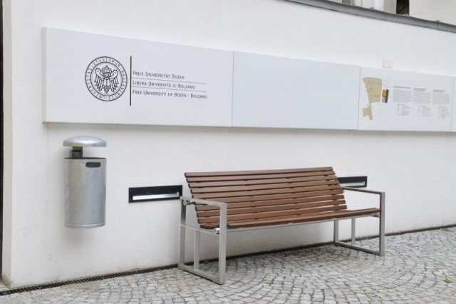 euroform w - Stadtmobiliar - robuster Abfallbehälter aus hochwertigem Stahl für den städtischen Freiraum - Simple 220 Abfalleimer für öffentliche Räume