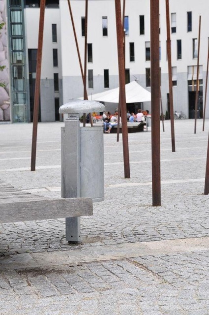 euroform w - arredo urbano - cestino portarifiuti robusto in acciaio di alta qualità per spazi urbani - Simple 220 portarifiuti per spazi pubblici