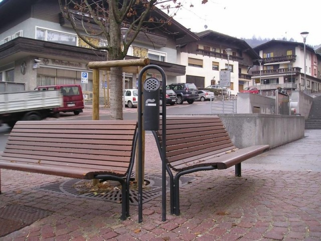 euroform w - arredo urbano - getta sigarette minimalista in acciaio di alta qualità per spazi urbani - Posacenere Fumée per spazi pubblici