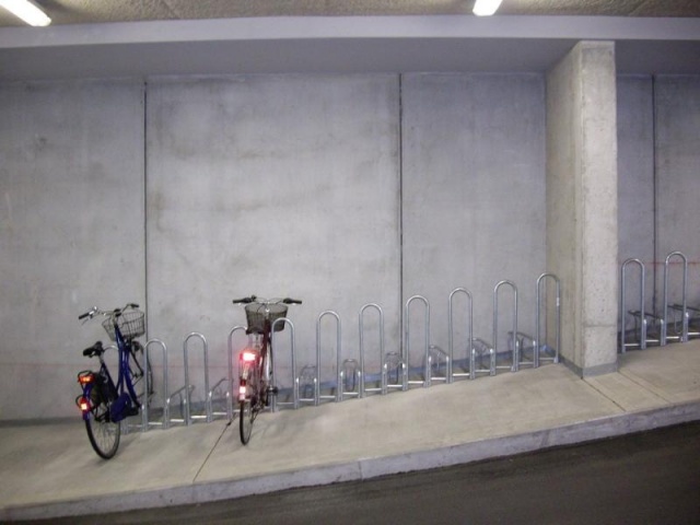 euroform w - Stadtmobiliar - minimalistischer Fahrradständer aus Metall ADFC geprüft - Elegance 182 Fahrradparker aus hochwertigem Metall