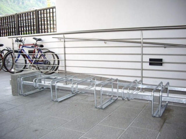 euroform w - Stadtmobiliar - robuster Fahrradständer aus Metall und Beton - Basic 196L Fahrradparker