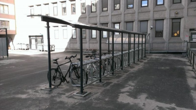 euroform w - street furniture - bike rack with shelter in a residential complex - Combibike Metal and glass shelter - velostation for cities