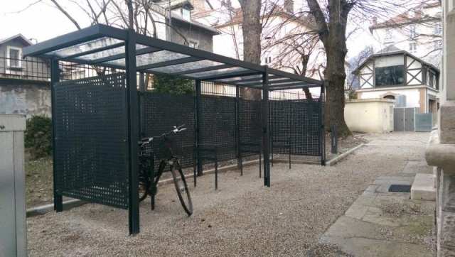 euroform w - urban furniture - bus shelter in metal and glass - shades for bikes and people - Lineabus