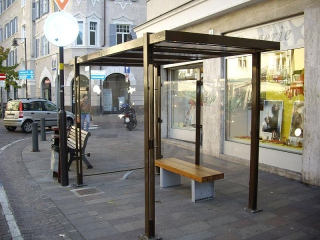 euroform w - urban furniture - bus shelter in metal and glass - shades for bikes and people - Lineabus