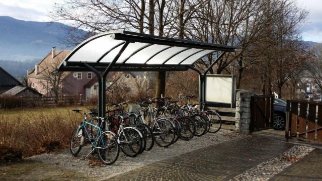 euroform w - arredo urbano - coperture in metallo per bici, spazi pubblici e stazioni autobus - pensiline in metallo per parcheggi, piazze, bici - Vela