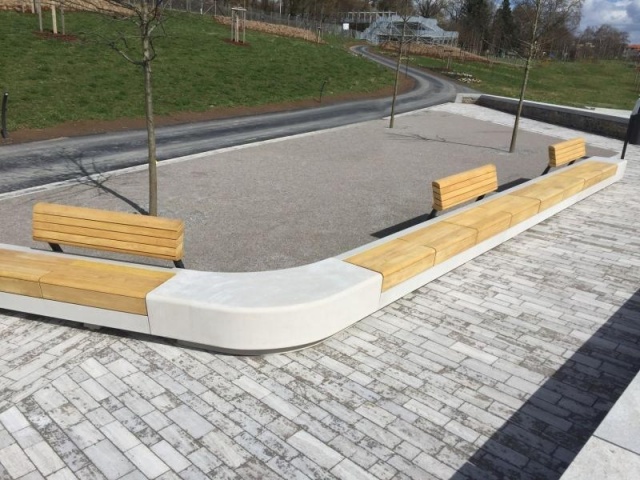 euroform w - street furniture - minimalist bench with wooden backrest on concrete base - wooden park bench for the Federal Horticultural Show in Öhringen - designer furniture for outdoors - customized bench