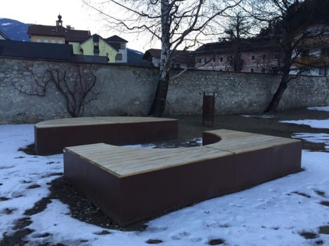 euroform w - urban furniture - wooden parkbench without backrest - wooden modular seating - modular bench in public park - Isola