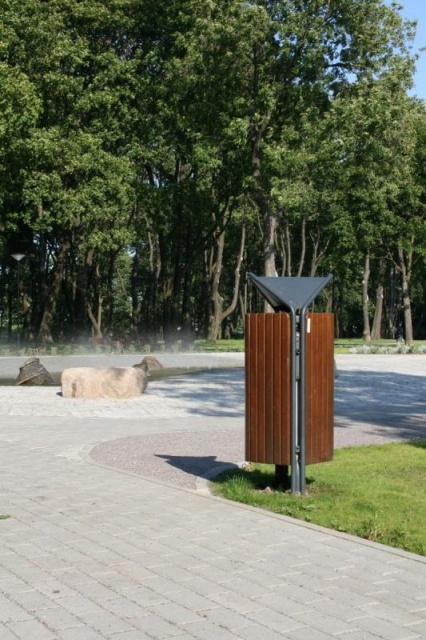 euroform w - Street furniture - Litter bin in park - Scala - Waste bin in Tallinn City Park