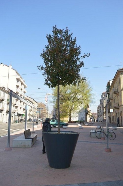 euroform w - street furniture - giant planter in the city - big planter for public spaces