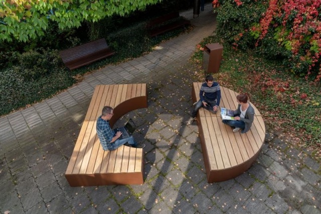 euroform w - arredo urbano - cestino portarifiuti in legno metallo - cestino raccolta differenziata su piazza pubblica - Neo