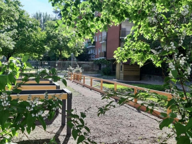 euroform w - urban furniture - ortofioriera in courtyard - therapeutical growing table  with plants and flowers in the garden - urban gardening