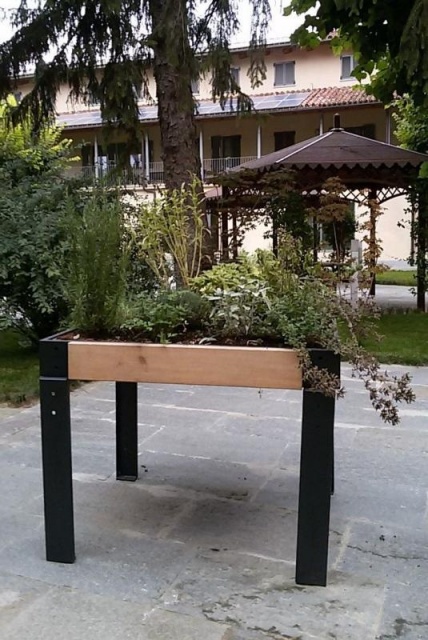 euroform w - urban furniture - ortofioriera in courtyard - therapeutical growing table  with plants and flowers in the garden - urban gardening