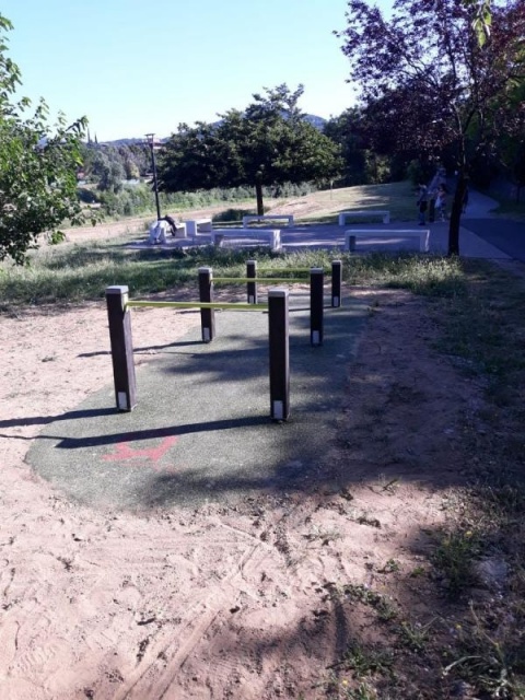 euroform w - Lappset - attrezzature fitness - attrezzature per il fitness lungo il fiume - impianto di calisthenics nel parco pubblico - street workout lungo la pista ciclabile