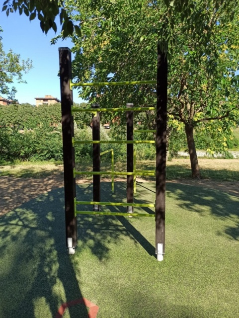 euroform w - Lappset - attrezzature fitness - attrezzature per il fitness lungo il fiume - impianto di calisthenics nel parco pubblico - street workout lungo la pista ciclabile