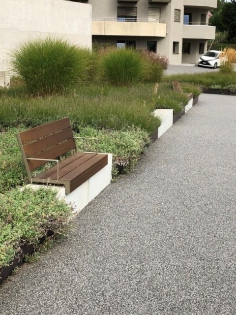 euroform w - urban furniture - custom-made - Bench in the green - bench top on concrete base - seating island in front of senior citizens