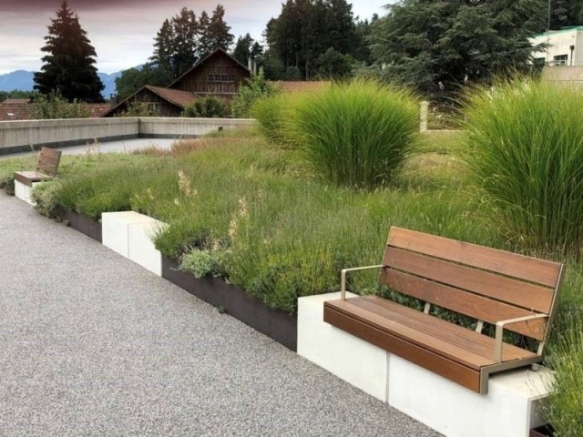 euroform w - urban furniture - custom-made - Bench in the green - bench top on concrete base - seating island in front of senior citizens