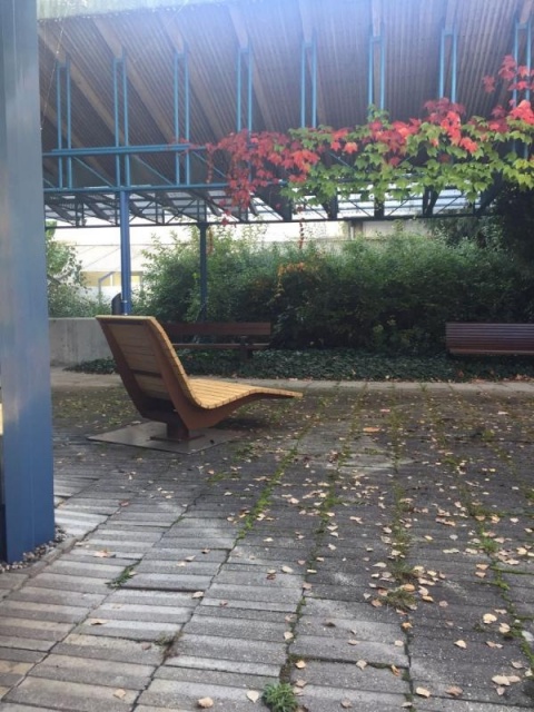 euroform w - urban furniture - sunbed - Lounger on public square - Chaise longue in the courtyard - Lounger for outside - Panorama