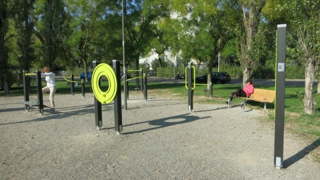 euroform w - Stadtmobiliar - outdoor gym Bologna - Fitnessgeräte für Senioren - outdoor fitness in öffentlichem Park