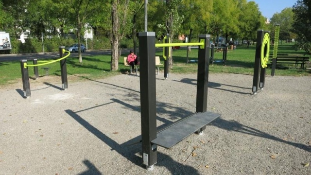 euroform w - Stadtmobiliar - outdoor gym Bologna - Fitnessgeräte für Senioren - outdoor fitness in öffentlichem Park