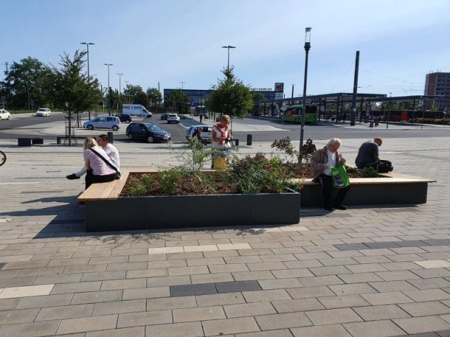 euroform w - sustainable urban furniture - park bench - Modular bench on the forecourt of Cottbus main station - seating island in an urban environment - sustainable street furniture for open spaces - custommade seating