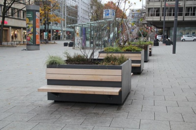euroform w - sustainable street furniture - park bench wood - modular bench in the city centre of Stuttgart - big planter with bench in urban environment - sustainable seating for open space