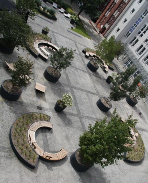 euroform w - sustainable street furniture - park bench wood - modular bench in the city centre of Berlin - big planter with bench in urban environment - sustainable seating for open space