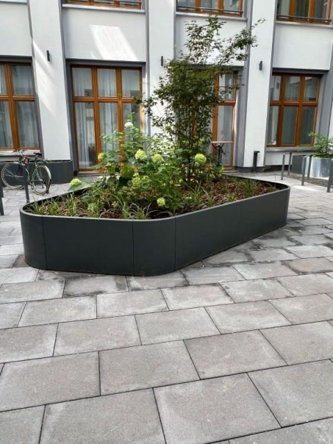 euroform w - street furniture - custommade  wooden Bench in courtyard in Berlin - Bench with planter in Berlin - wooden park bench with planter
