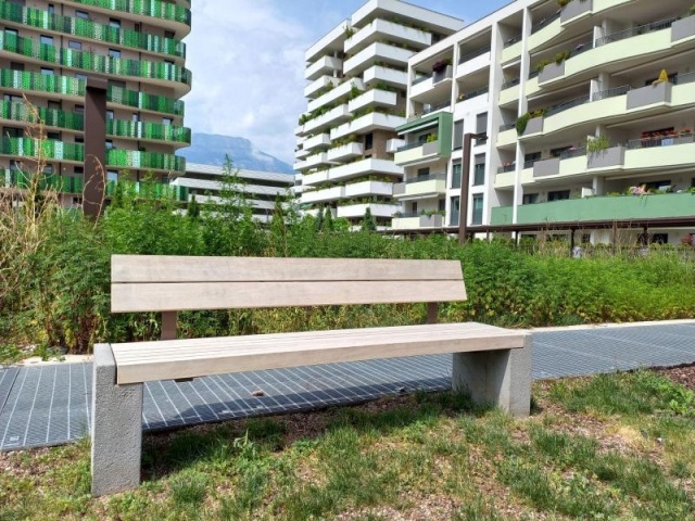 euroform w - sustainable street furniture - wooden bench on concrete foundation in Bolzano Druso East - Concrete and wooden bench on public square 