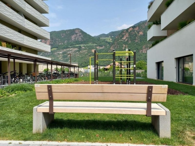 euroform w - sustainable street furniture - wooden bench on concrete foundation in Bolzano Druso East - Concrete and wooden bench on public square 
