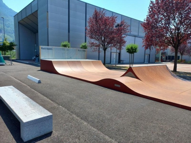 euroform w - Stadtmobiliar - Skatepark - Miniramp in öffentlichem Park - Iou Ramps – Skaterampen aus Holz in Leifers Südtirol