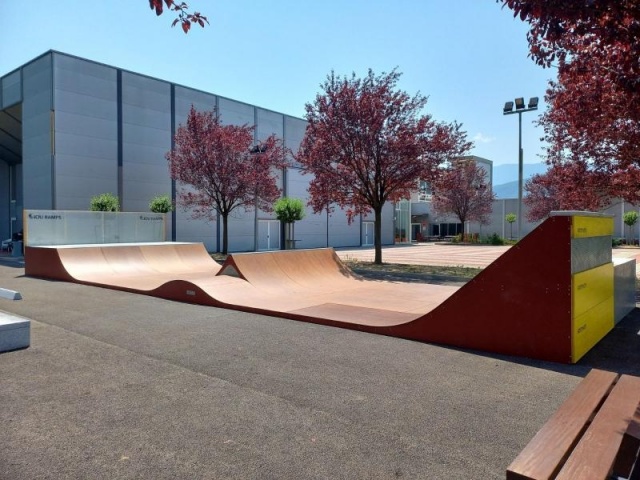 euroform w - Stadtmobiliar - Skatepark - Miniramp in öffentlichem Park - Iou Ramps – Skaterampen aus Holz in Leifers Südtirol