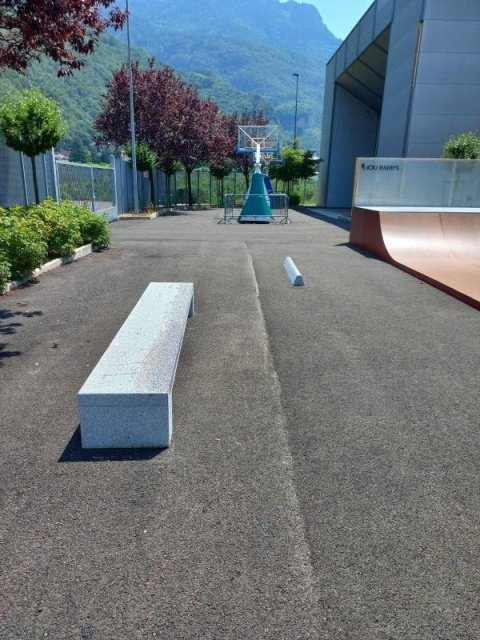 euroform w - Arredo urbano - Skatepark - Miniramp in parco pubblico - Iou Ramps – Rampe skate a Laives in Alto Adige