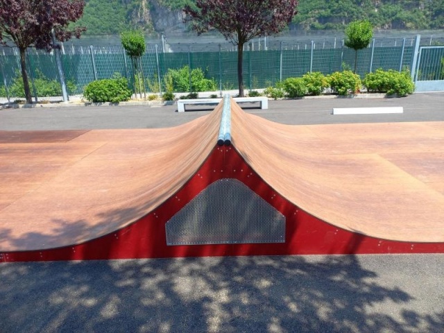 euroform w - Stadtmobiliar - Skatepark - Miniramp in öffentlichem Park - Iou Ramps – Skaterampen aus Holz in Leifers Südtirol