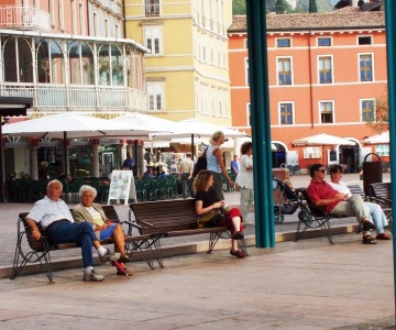 euroform w - street furniture - elegant bench made of high-quality metal and wood for urban spaces - minimalist wooden seating for outdoors - high-quality designer street furniture for parks, promenades, city centres