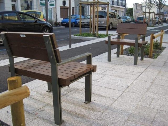 euroform w - street furniture - sturdy bench made of high-quality metal and wood for urban spaces - minimalist wooden seating for outdoors - high-quality designer street furniture