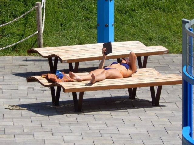 euroform w - street furniture - robust bench made of high quality wood for urban spaces - wooden chaise longue for outdoors - high quality designer street furniture - robust wooden lounger for public parks, swimming pools, promenades.