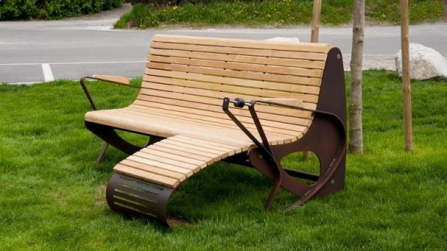 euroform w - arredo urbano - panchina robusta in legno di alta qualità per aree urbane - sedute minimaliste in legno per esterni - arredo urbano di design di alta qualità - panchina in legno duro con poggiapiedi per parchi pubblici 