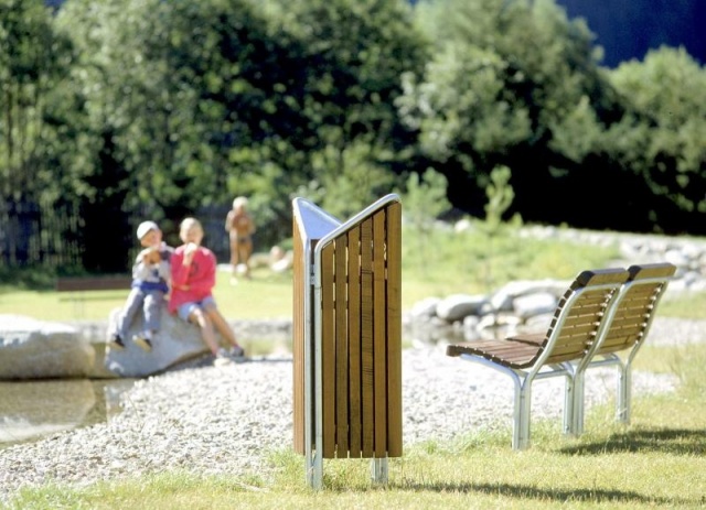 euroform w - arredo urbano - panchina robusta in legno di alta qualità per aree urbane - seduta minimalista in legno per esterni - arredo urbano di design di alta qualità - panchina da parco Contour in legno duro