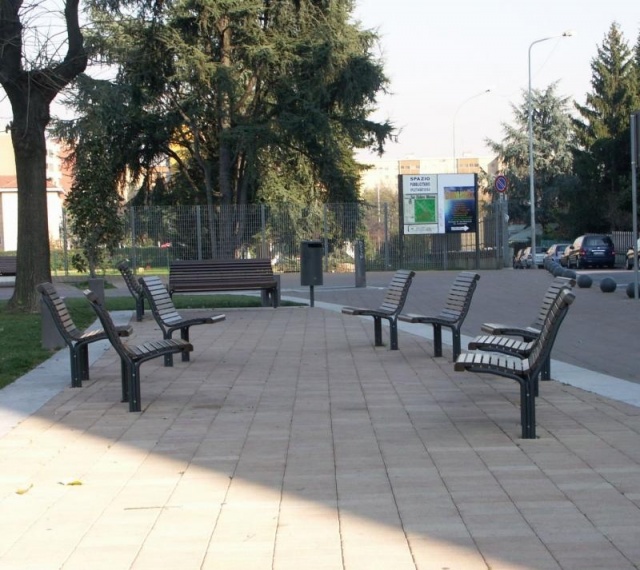 euroform w - arredo urbano - panchina robusta in legno di alta qualità per aree urbane - seduta minimalista in legno per esterni - arredo urbano di design di alta qualità - panchina da parco Contour in legno duro