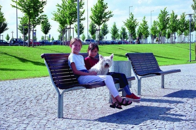 euroform w - street furniture - robust bench made of high-quality wood for urban spaces - minimalist wooden seating for outdoors - high-quality designer street furniture - Contour hardwood park bench