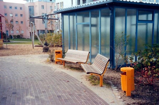 euroform w - street furniture - robust bench made of high-quality wood for urban spaces - minimalist wooden seating for outdoors - high-quality designer street furniture - Contour hardwood park bench