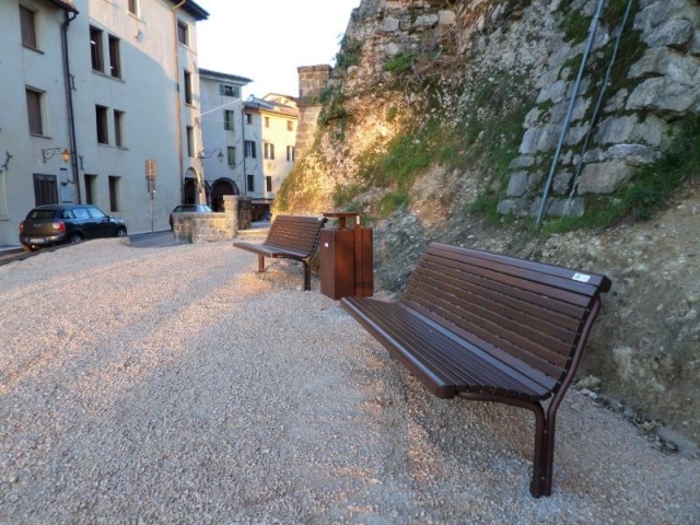 euroform w - street furniture - robust bench made of high-quality wood for urban spaces - minimalist wooden seating for outdoors - high-quality designer street furniture - Contour hardwood park bench