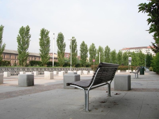 euroform w - street furniture - robust bench made of high-quality wood for urban spaces - minimalist wooden seating for outdoors - high-quality designer street furniture - Contour hardwood park bench