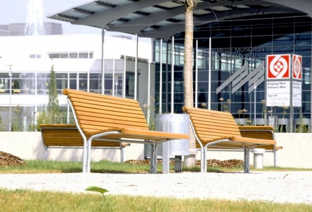 euroform w - street furniture - robust bench made of high-quality wood for urban spaces - minimalist wooden seating for outdoors - high-quality designer street furniture - Contour hardwood park bench