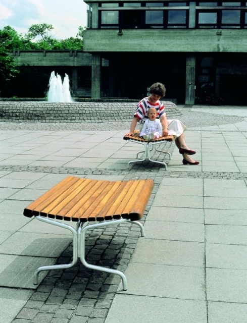 euroform w - street furniture - robust bench made of high quality wood for urban spaces - minimalist wooden seating for outdoors - high quality designer street furniture - Contour hardwood park bench