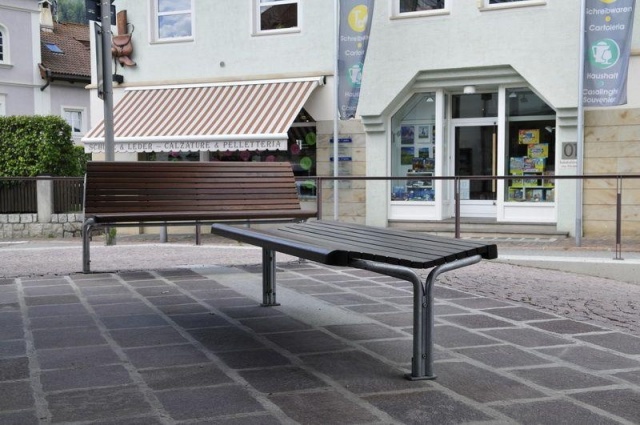 euroform w - street furniture - robust bench made of high quality wood for urban spaces - minimalist wooden seating for outdoors - high quality designer street furniture - Contour hardwood park bench